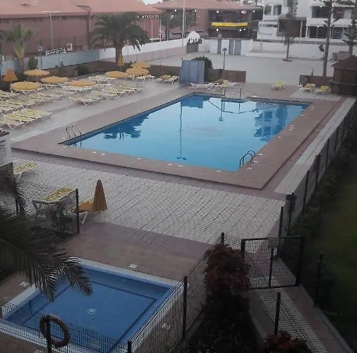 Cozy Very Close To Yumbo Center 아파트