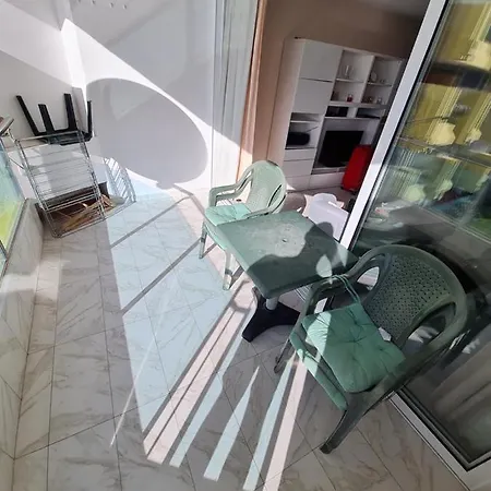 Cozy Very Close To Yumbo Center アパート